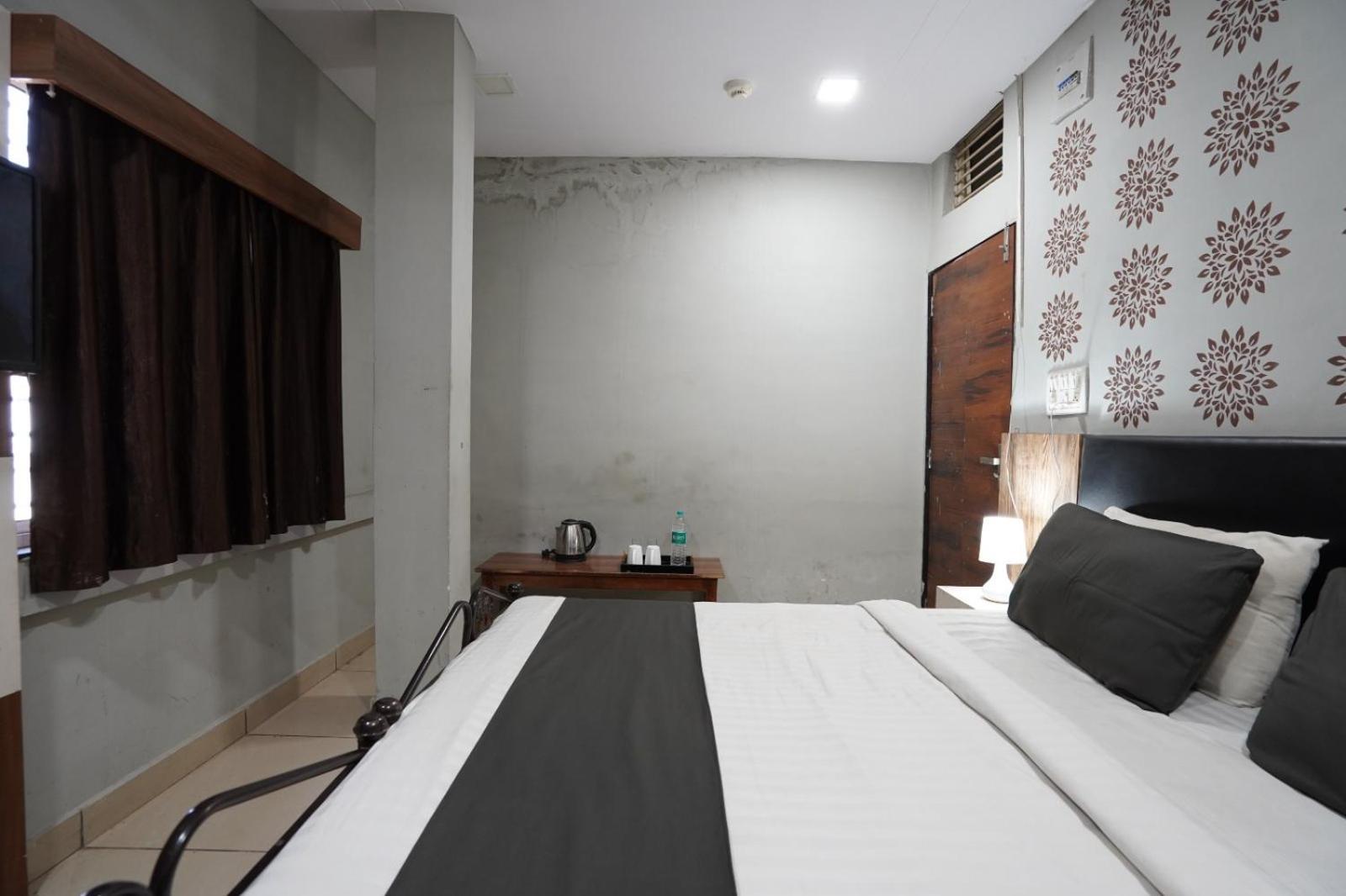 Hotel Sai Inn, Ahmedabad Airport Εξωτερικό φωτογραφία