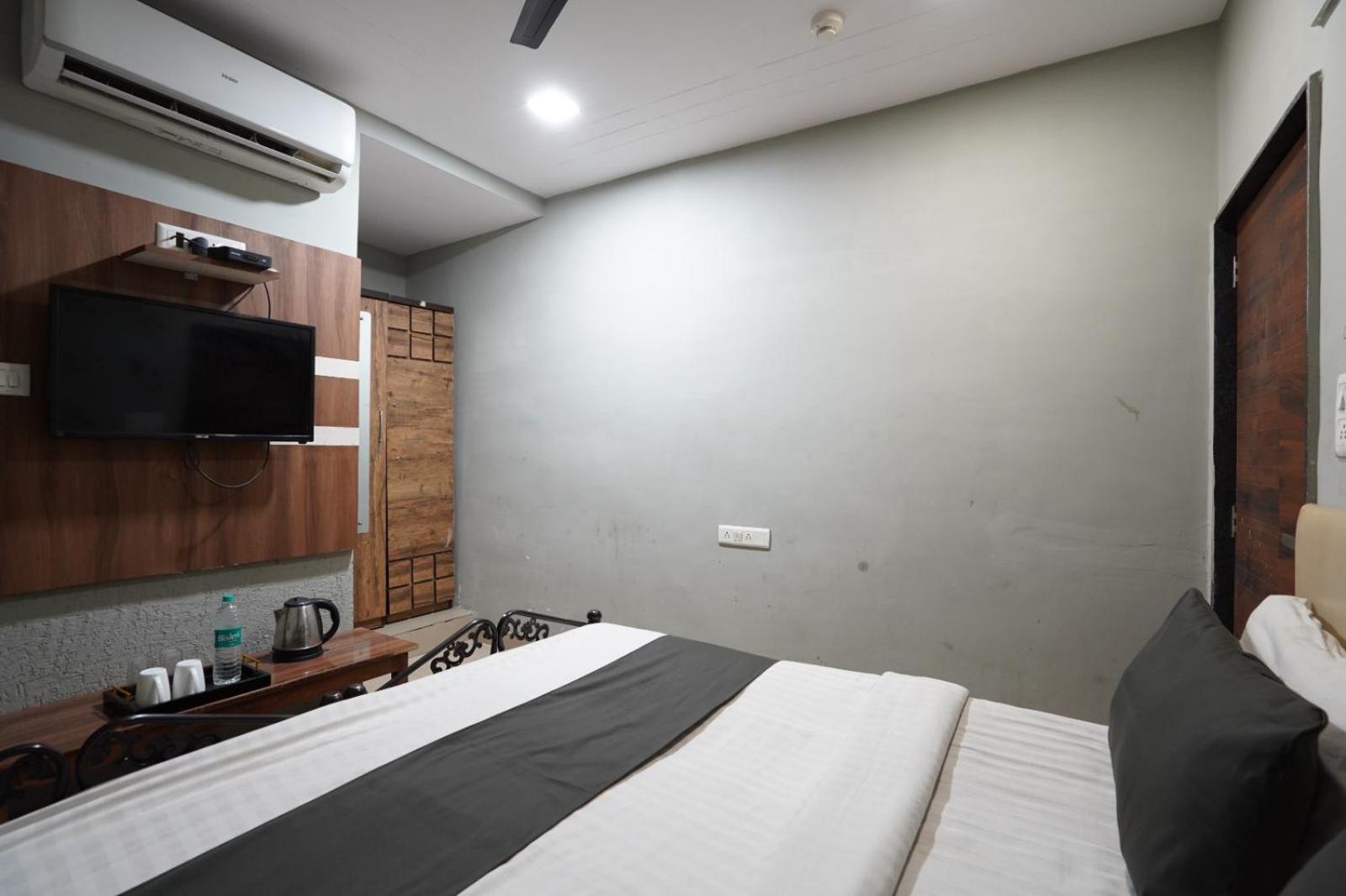 Hotel Sai Inn, Ahmedabad Airport Εξωτερικό φωτογραφία