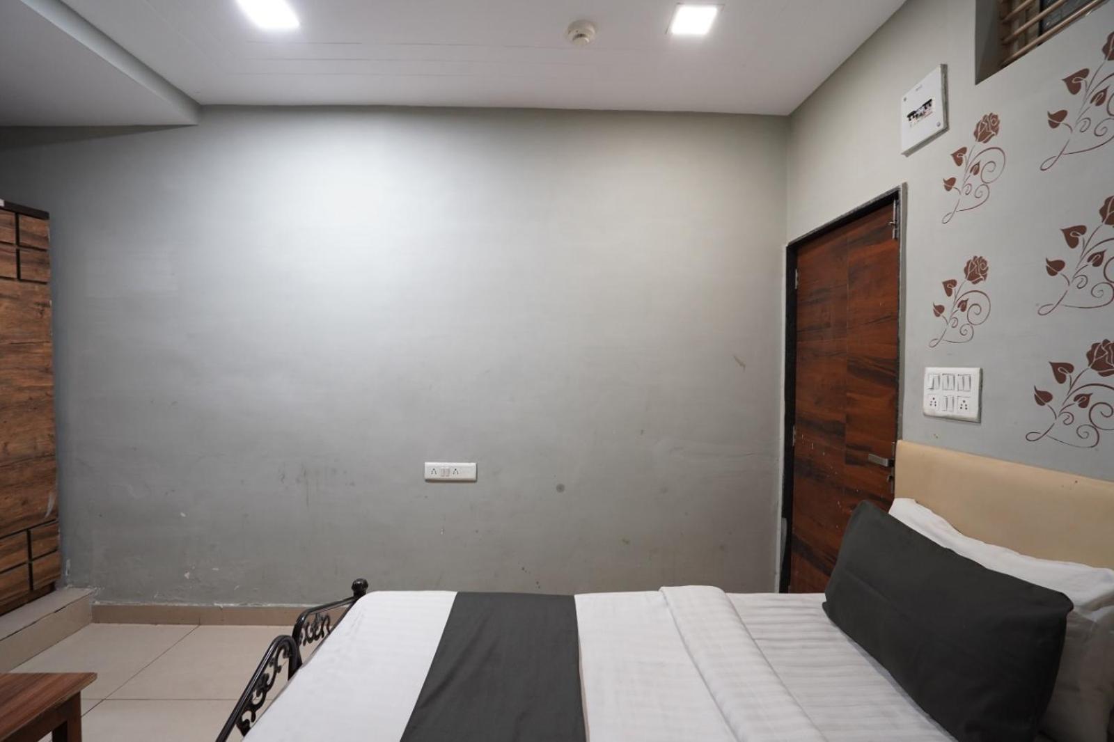 Hotel Sai Inn, Ahmedabad Airport Εξωτερικό φωτογραφία