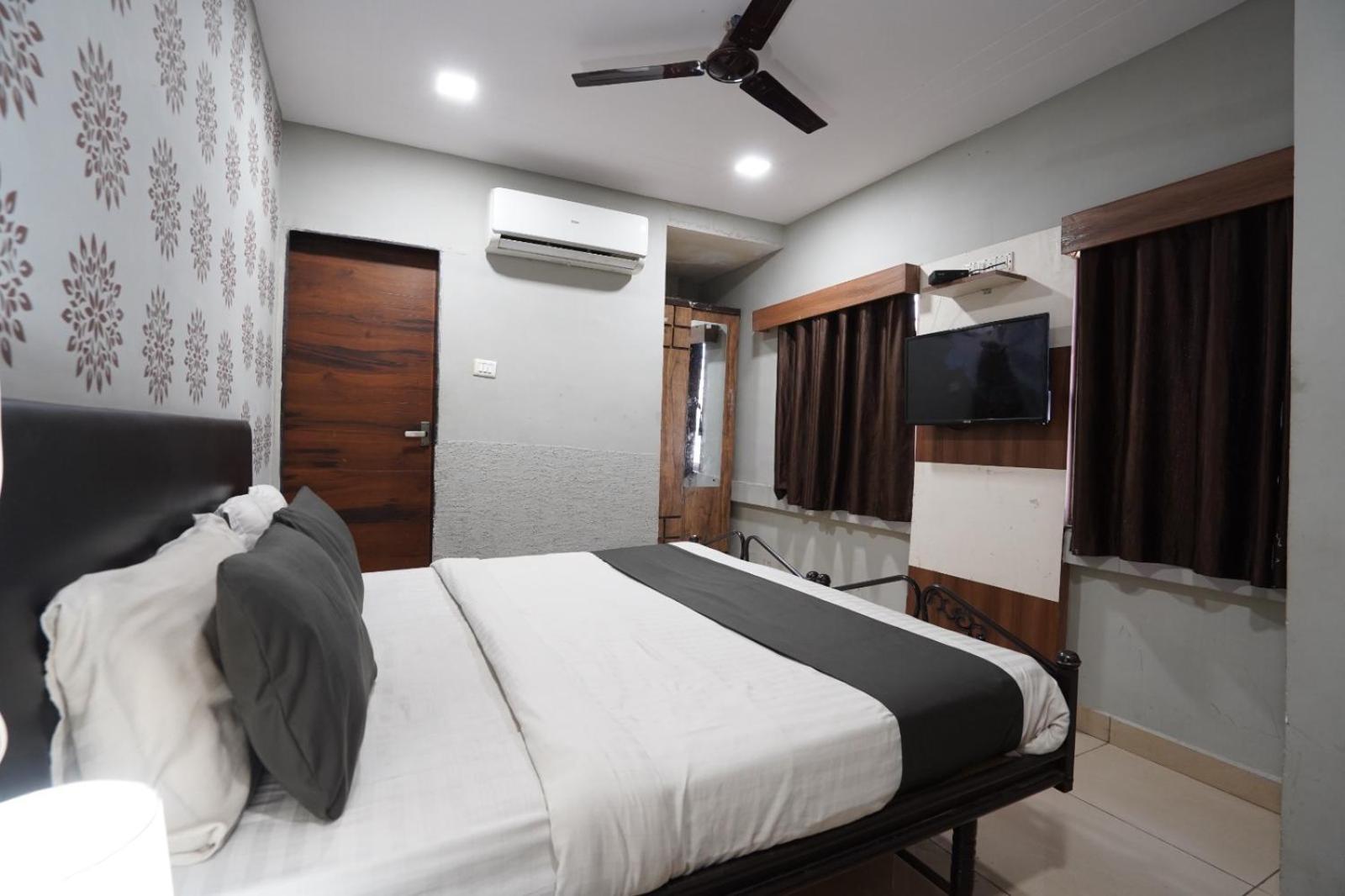 Hotel Sai Inn, Ahmedabad Airport Εξωτερικό φωτογραφία