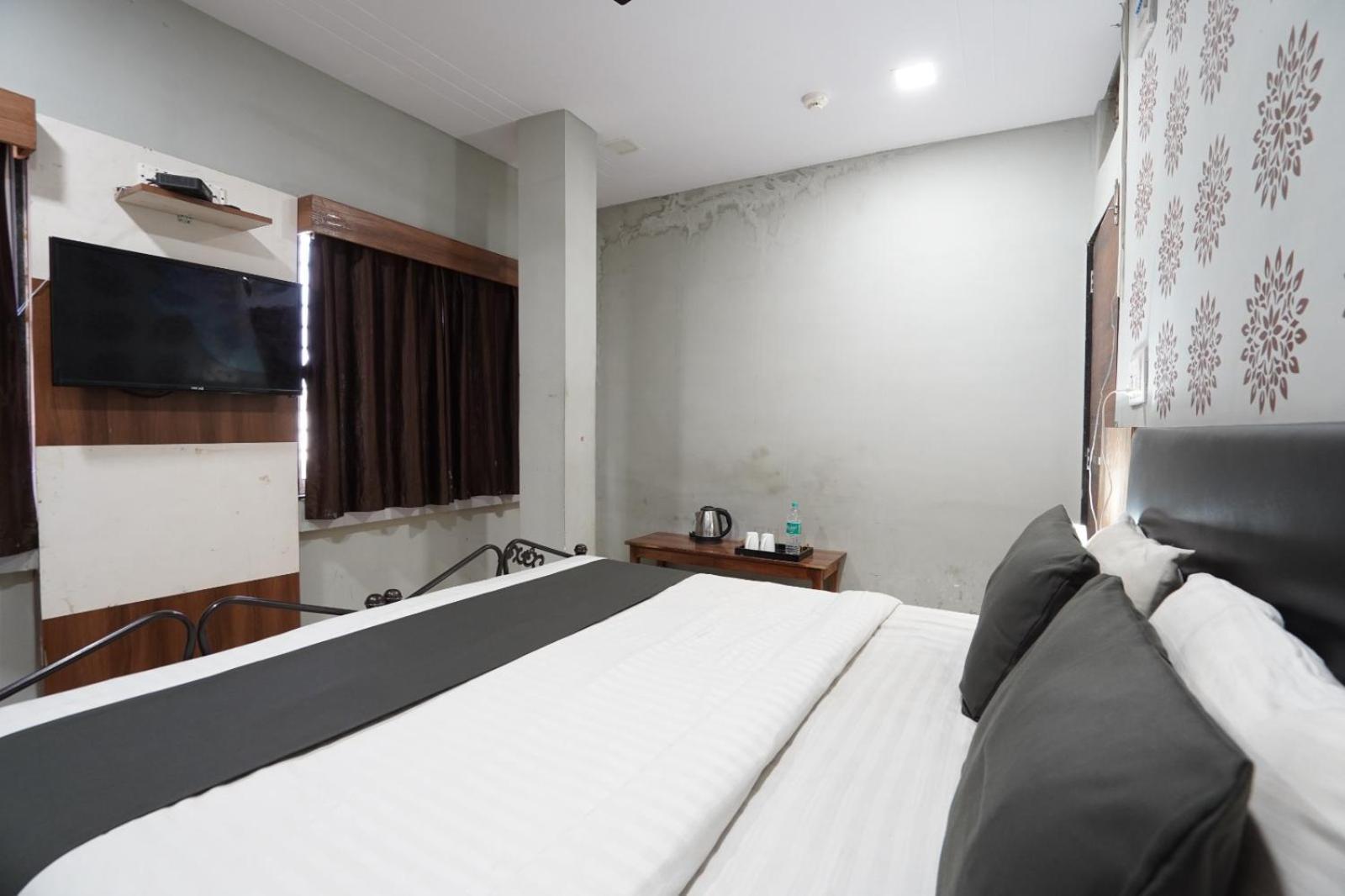 Hotel Sai Inn, Ahmedabad Airport Εξωτερικό φωτογραφία